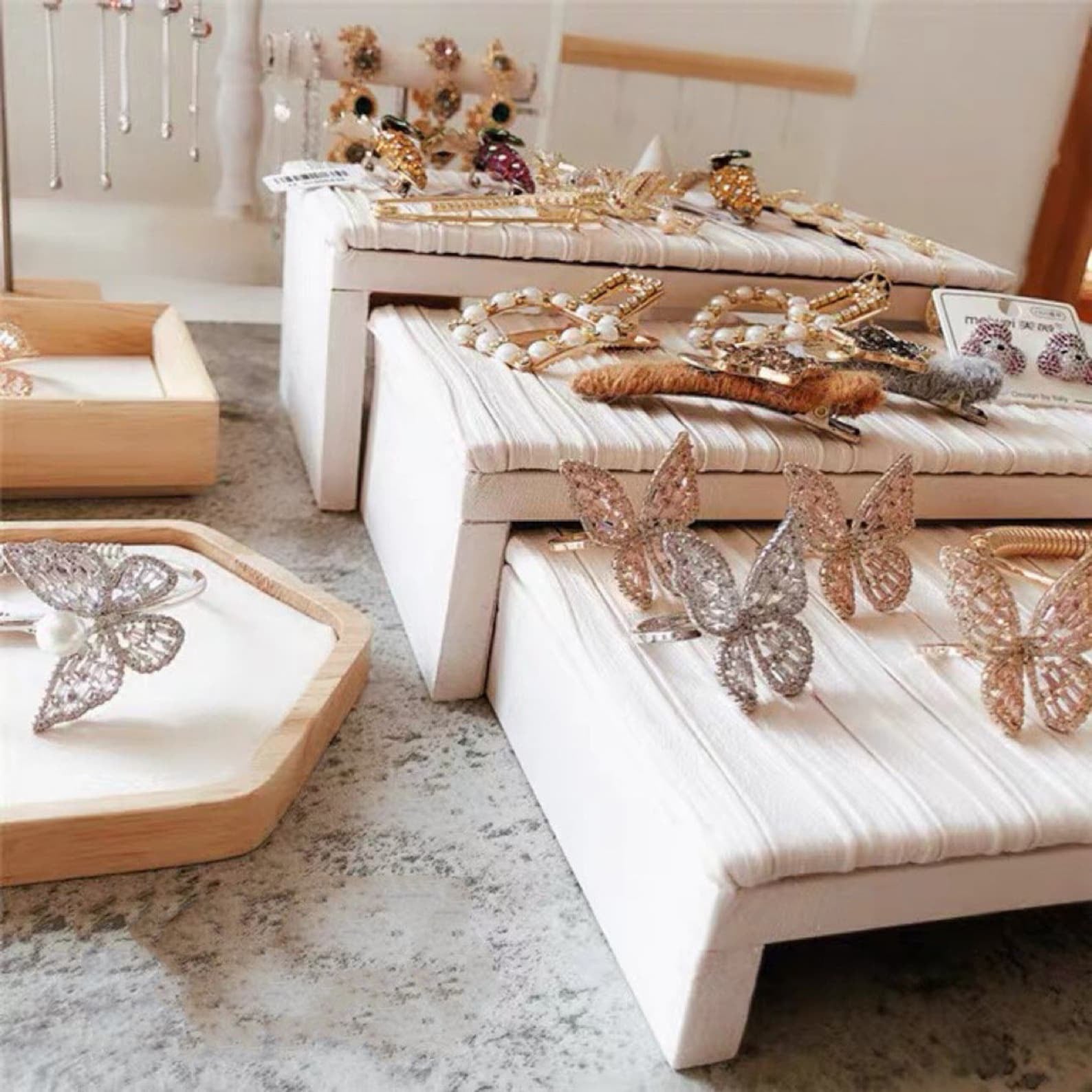 Elegant Multi-Tier Jewelry Display Riser – Textured White Velvet Podium Set for Rings, Earrings & Accessories