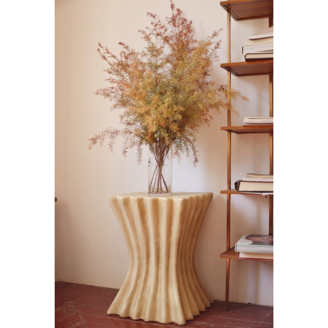 Sculptural Pedestal Side Table – Wavy Accent Table Stool for Modern Interiors