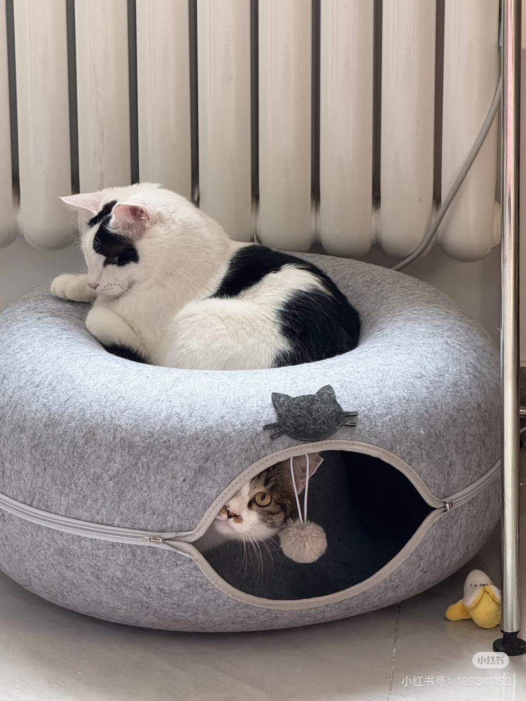 Convertible Felt Cat Cave Bed with Zipper – Modern 2-in-1 Donut Pet Hideout