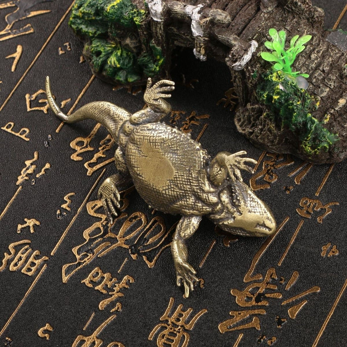 Vintage Brass Lizard Figurine – Handcrafted Desk Decor & Good Luck Symbol