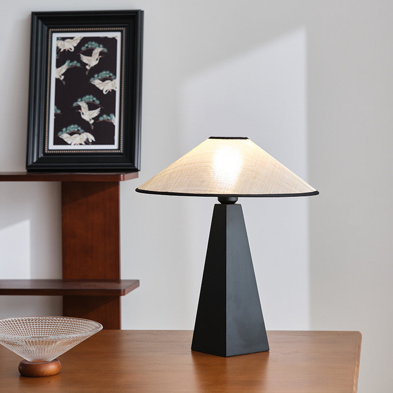 Minimalist Black Table Lamp with Linen Shade – Modern & Timeless