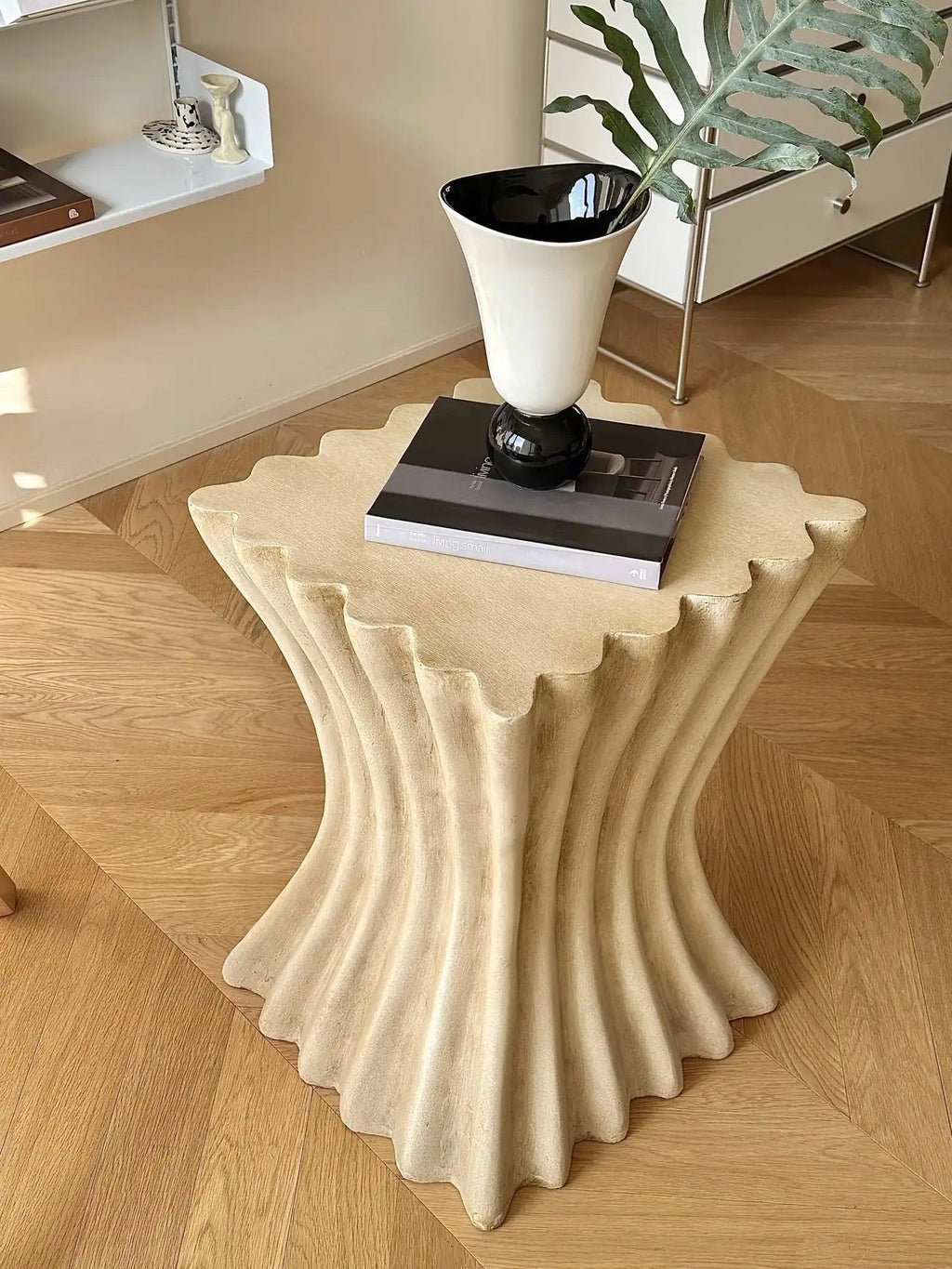Sculptural Pedestal Side Table – Wavy Accent Table Stool for Modern Interiors