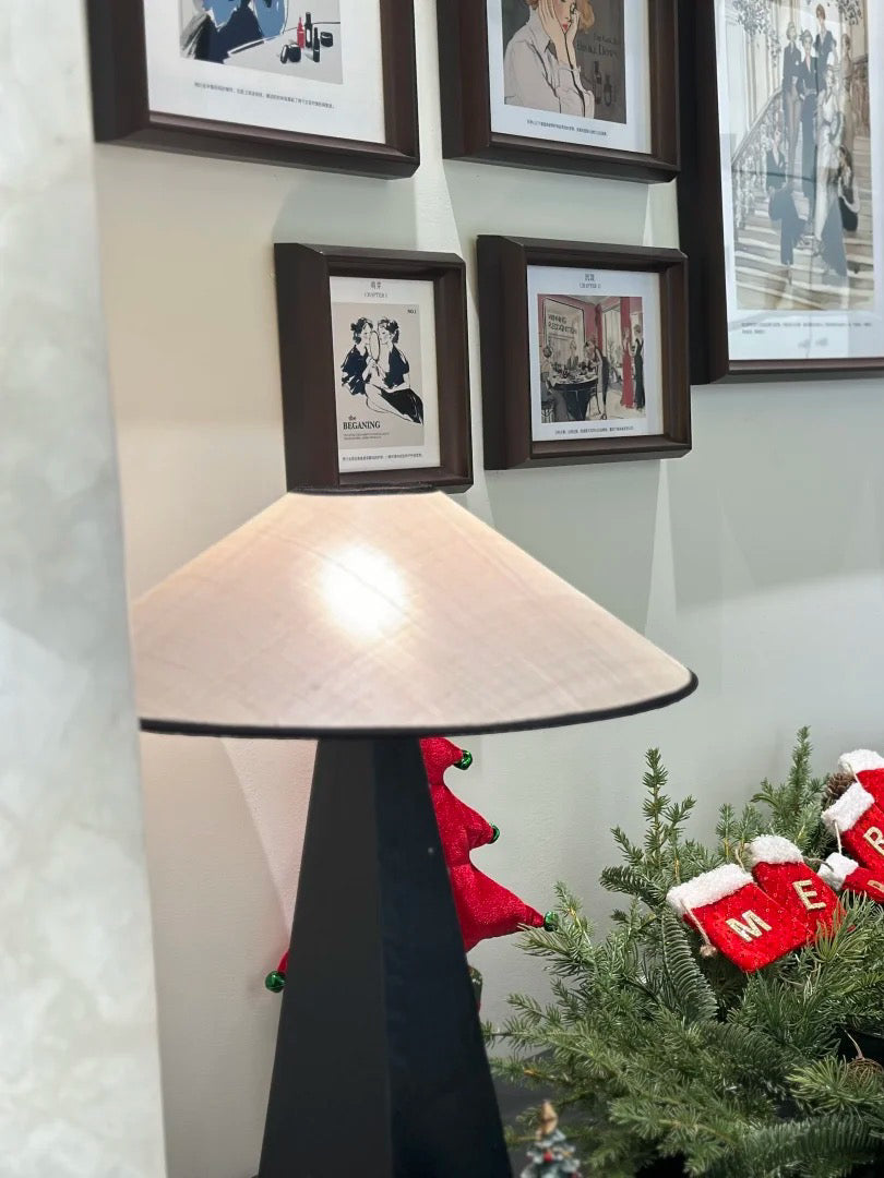 Minimalist Black Table Lamp with Linen Shade – Modern & Timeless