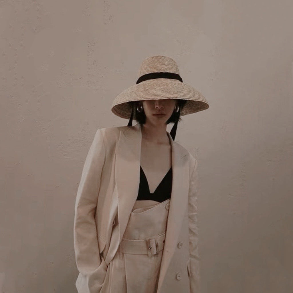 Oversized Wide-Brim Straw Sun Hat – Elegant Raffia Beach Hat with Black Ribbon | Summer UV Protection for Women